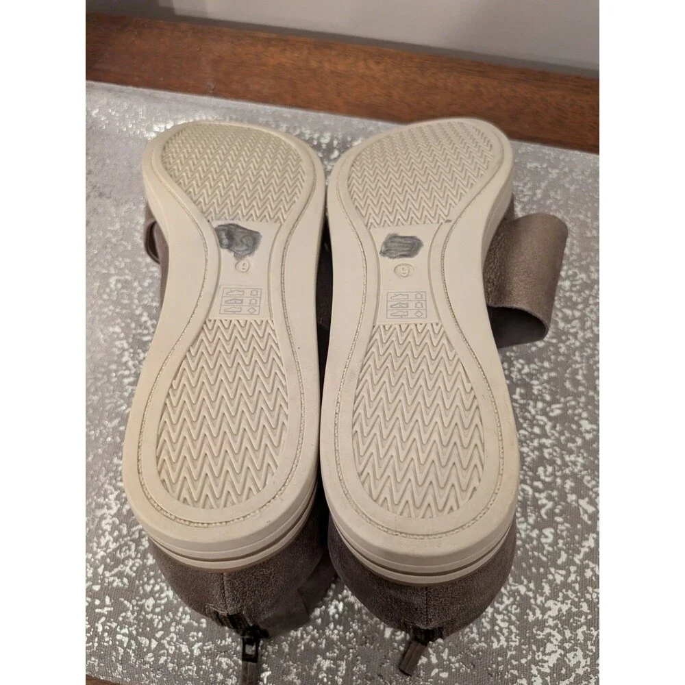Eileen Fisher Sport Platform Women’s 9 Sandals Gold Metallic Suede Leather NEW